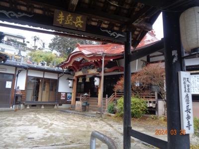 ホテル近くの「長岳寺」ここは武田信玄が最後を遂げた寺のようです。訪問者は私たちだけ。