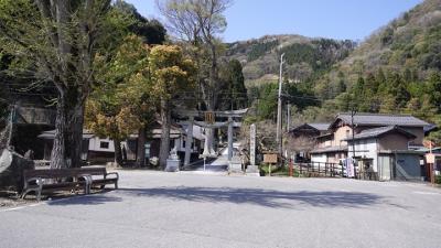 　淳仁天皇があるという湖国の陸の孤島のような菅沼地区は、天平宝字8年10月14日（764年11月11日）、親王の待遇をもって淡路国に流されたとされる淳仁帝は淡路島では無く「淡の海」に奉られたという伝説ですが、永らく湖国の孤島のような地区では言い伝えられています。<br />　菅沼神社淳仁帝が奉られていますが<br />