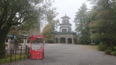 ３日目の最初の訪問地、尾山神社へ。駐車場は大通り側ではなく金沢城側の裏通りっから入ります。