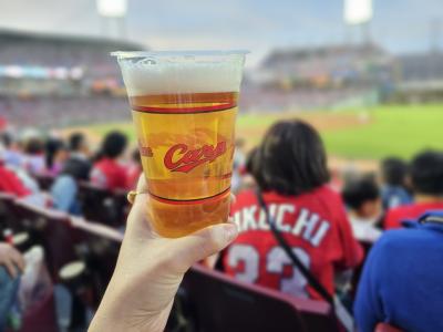 広島対巨人。
去年は野球で広島には来なかったので、2年ぶり。
ビールが800円になっていました。
値上げラッシュ怖い！
