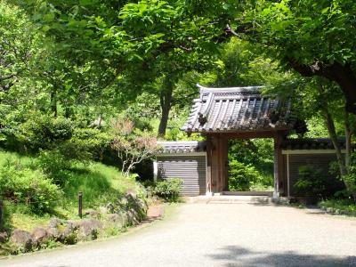 御門と同じく京都・西方寺から移築しました。