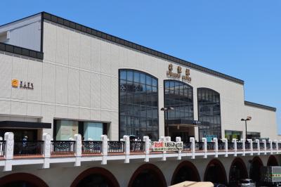 倉敷駅を降り、南口へ出てきました。ここから約1kmほど先の美観地区を目指して歩きます。