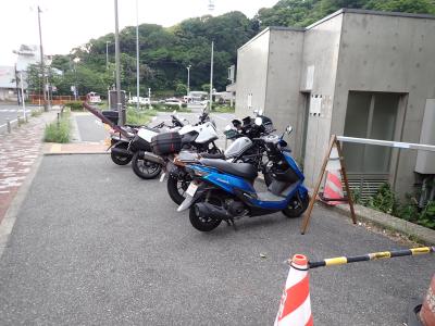 早朝観音崎公園へ到着しました。<br />バイクは5台くらいしか止めることができません。