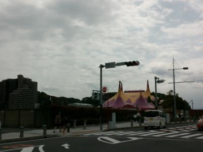 浦賀駅そばではサーカスが開催中