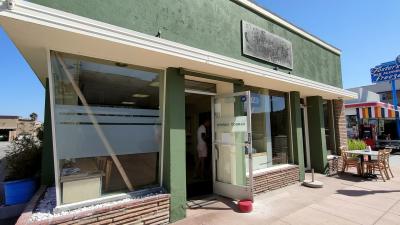 ランチは地元民御用達のこざっぱりした外観のファストフード店…ではなくトーランスの蕎麦屋、いちみ庵。