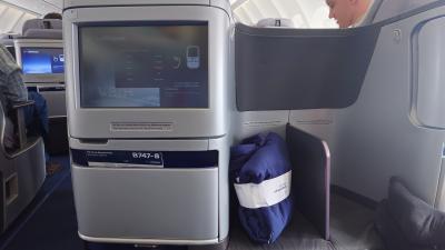 一人旅はソロシートがいいです。<br />コロナ前は、隣の席の人と話すなんてことが多々あった気がするけど、コロナ後は全く話さなくなった気がする。<br />たまたま？なのかな？<br />なので、ソロシートがいいです、本当は。