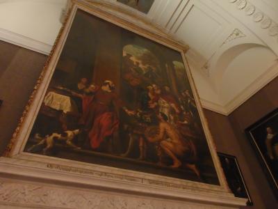 王宮内見学の続きです。<br /><br />どのお部屋にも立派な絵画が飾られています。