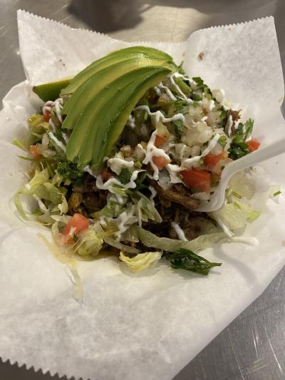 朝食は前日に引き続き、Grand Central Market　今回はメキシカンに。<br />これはTacosをあげたもの。名前は失念です。ChickenをOrderしてToppingはどうするか、と聞かれましたが、Everythingというとこんな感じで出てきました。<br />若干のスパイシーさもあって、非常においしかったです。ボリュームもたっぷり。