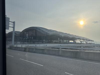 香港国際空港に到着後、B4のバス停から港珠澳大橋香港口岸へ移動しました。<br />料金（9.1香港ドル）はオクトパスカードで支払いました。<br />現金で支払う場合はお釣りは頂けません。
