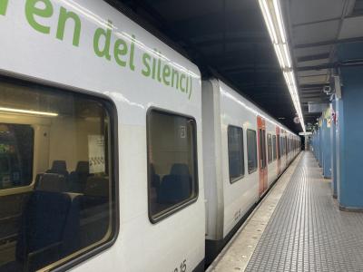 ホテルを6時50分頃でます。<br />カタルーニャ鉄道でカタルーニャ広場へ。