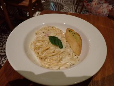 子供はカルボナーラを注文。少し分けてもらいましたが、ミルク風味強めでした。