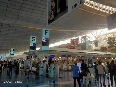 旅立ちは羽田空港<br />都心から近くホントコンパクトで使い勝手が抜群に良い空港ですね<br />