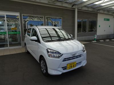 駅前でレンタカーを借りました。ピクシス エポックという車。狭い林道を走る予定なので、軽自動車にしました。<br /><br />最終的に約386km走り、ガソリン消費は14.4L（＠164円）（26.8km/L）。