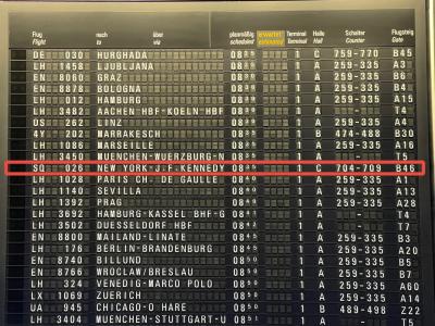 ターミナル1に到着。ニューヨーク JFK 行きの搭乗ゲートは既に決まっていた。そのまま搭乗券を持ってセキュリティゲートを抜ける。