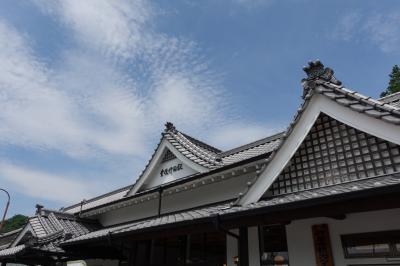 まだ少し早いけれど、駅の待合室も居心地良さそうなんで、場所移動します…なんか、混んでますね。隅っこ座れたけれど。