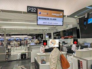 7月16日（水）夜、仕事を終え、勇んで成田空港に到着！マレーシア航空チェックインカウンターです。木・金と休みを取り、土日と21日（祝）と合わせて、3泊6日（+機中2泊）の旅行です。遠路マレーシアのクアラルンプールまで行き、今来た道を1/4くらい戻る感じでベトナムのダナンに向かいます。ちょっと強引な日程＆ルートです (^^;) <br /><br />■マメ情報■<br />「バンヤンツリーランコー」は9年ぶりの再訪となります。前回の旅行記↓も見て下さい！<br />https://4travel.jp/travelogue/11610645