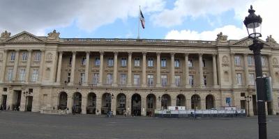 コンコルド広場の前にある海軍の館を訪れた。ここは王室保管庫、フランス革命後は海軍省が置かれた。王室保管庫を管理を任されたのは王室衛兵隊。その長官はここに住み込んでいた。