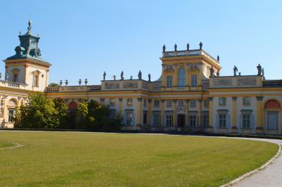 ヴィラヌフ宮殿です<br />ワルシャワ中央駅からバスで40分のところにあるバロック様式の宮殿です<br />17世紀末に建てられました
