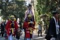 鹿島神宮の祭頭祭～この地方に春を告げる祭りの華は、祭頭囃し。原色を多用した衣装は鮮やかですが、棒を軽く打ち合わせるだけのゆるゆる集団で～す～