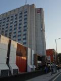 ロンドンのお宿はWest Bromptonの駅の近く。団体さん御用達の大きなホテルです。