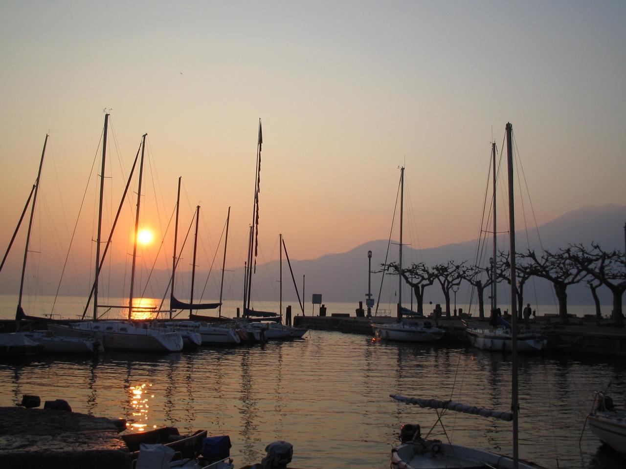 ガルダ湖の夕日 その他の観光地 イタリア の旅行記 ブログ By Haidiさん フォートラベル