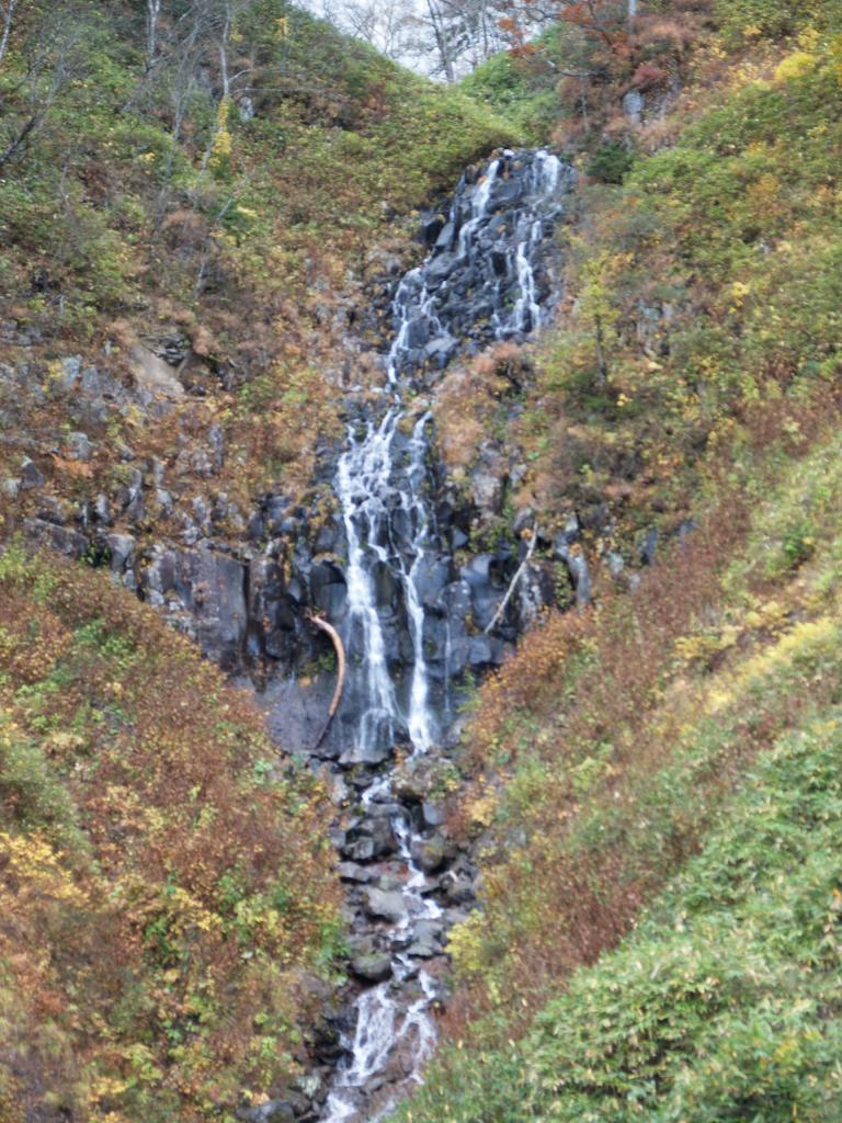 死のロード? 北海道社員旅行７ 滝めぐりシリーズ９３ 四季彩街道の滝 