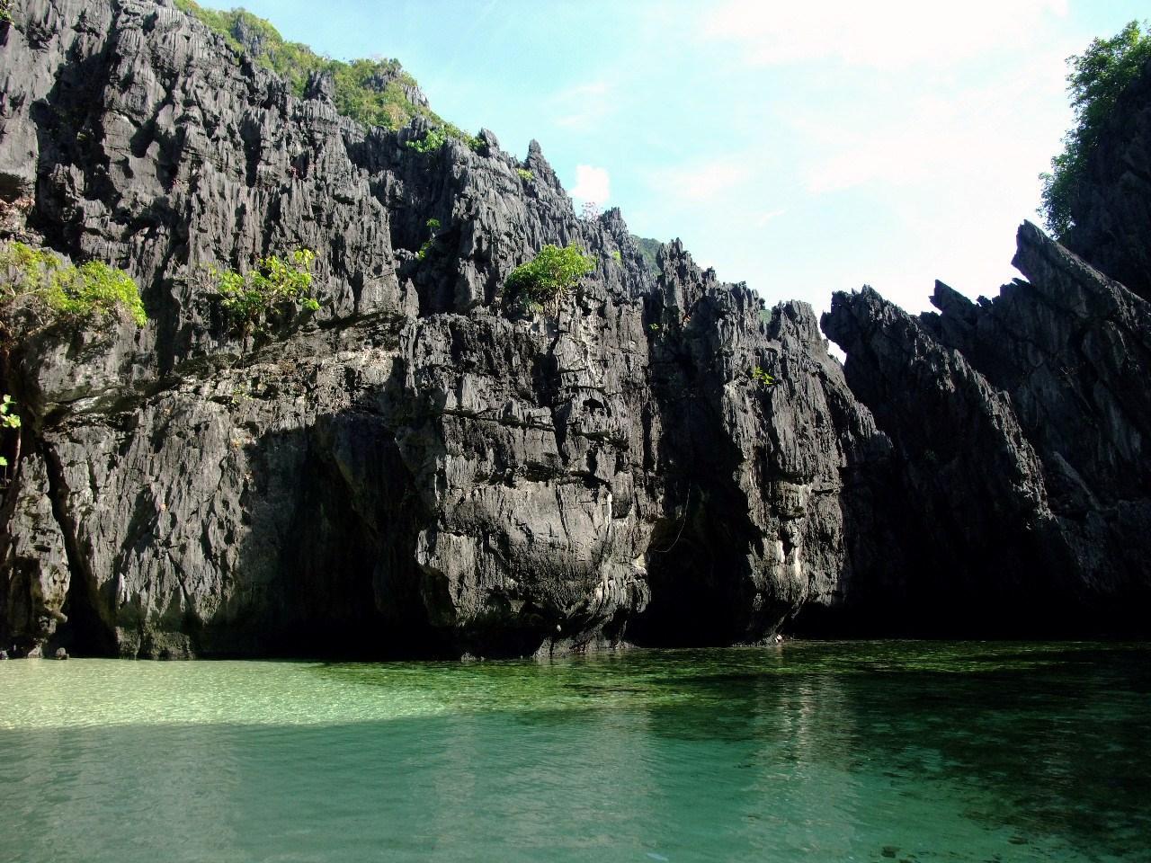 神秘の島々 パラワン諸島に広がるダイナミックな絶景に感動 二人だけのシークレットビーチin Matinloc Island 編 エルニド フィリピン の旅行記 ブログ By 青い空さん フォートラベル