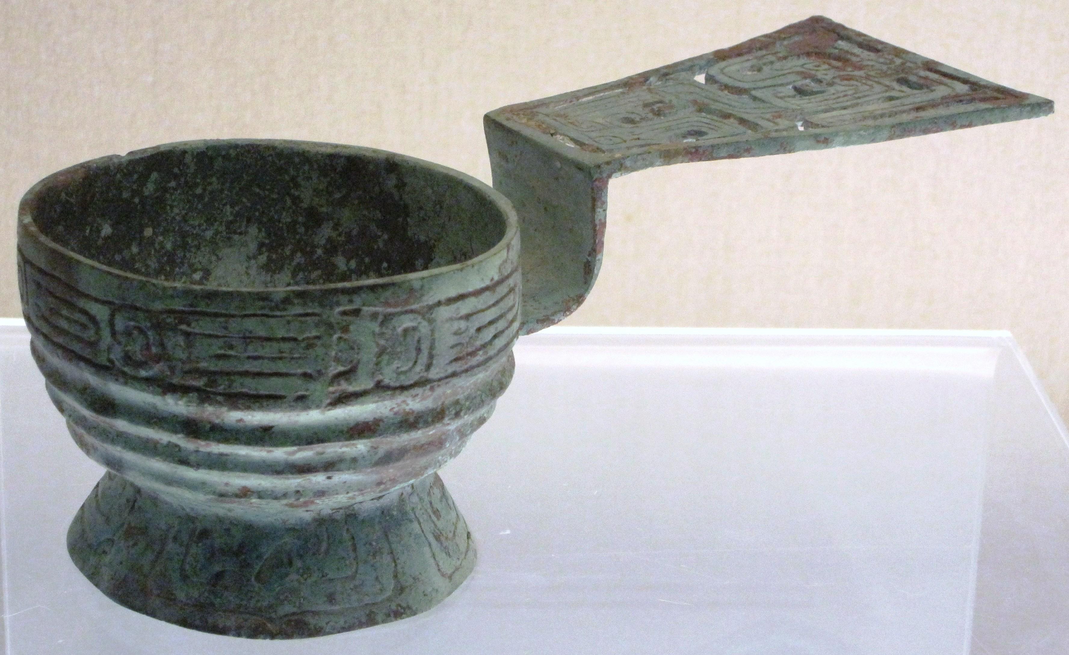 2009夏、中国旅行記17（22）補遺・上海博物館（青銅器1/4）蓮珠紋容器 