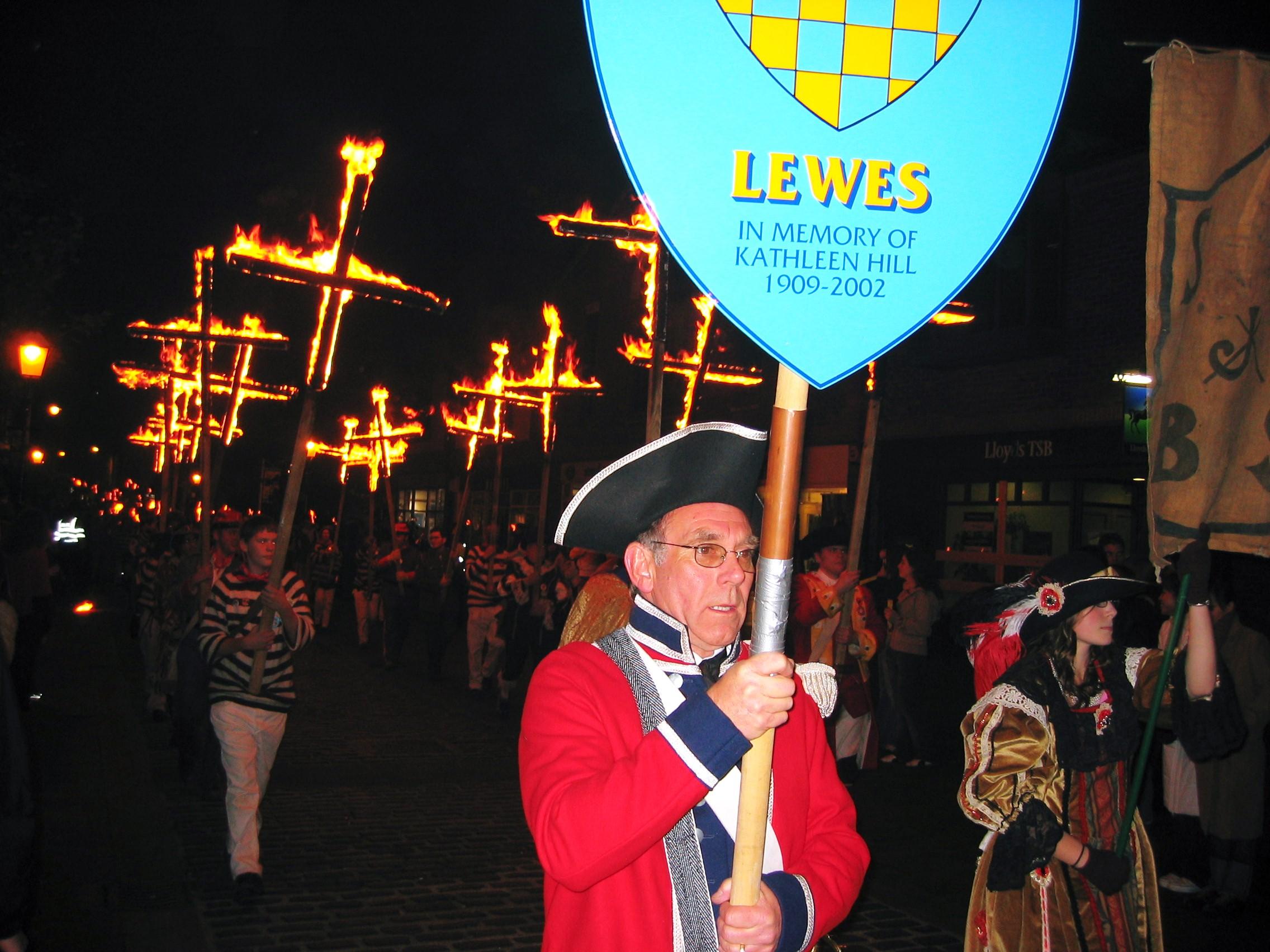 ルイスのガイ フォークスナイト Bonfire In Lewes その他の都市 イギリス の旅行記 ブログ By Viaggioさん フォートラベル