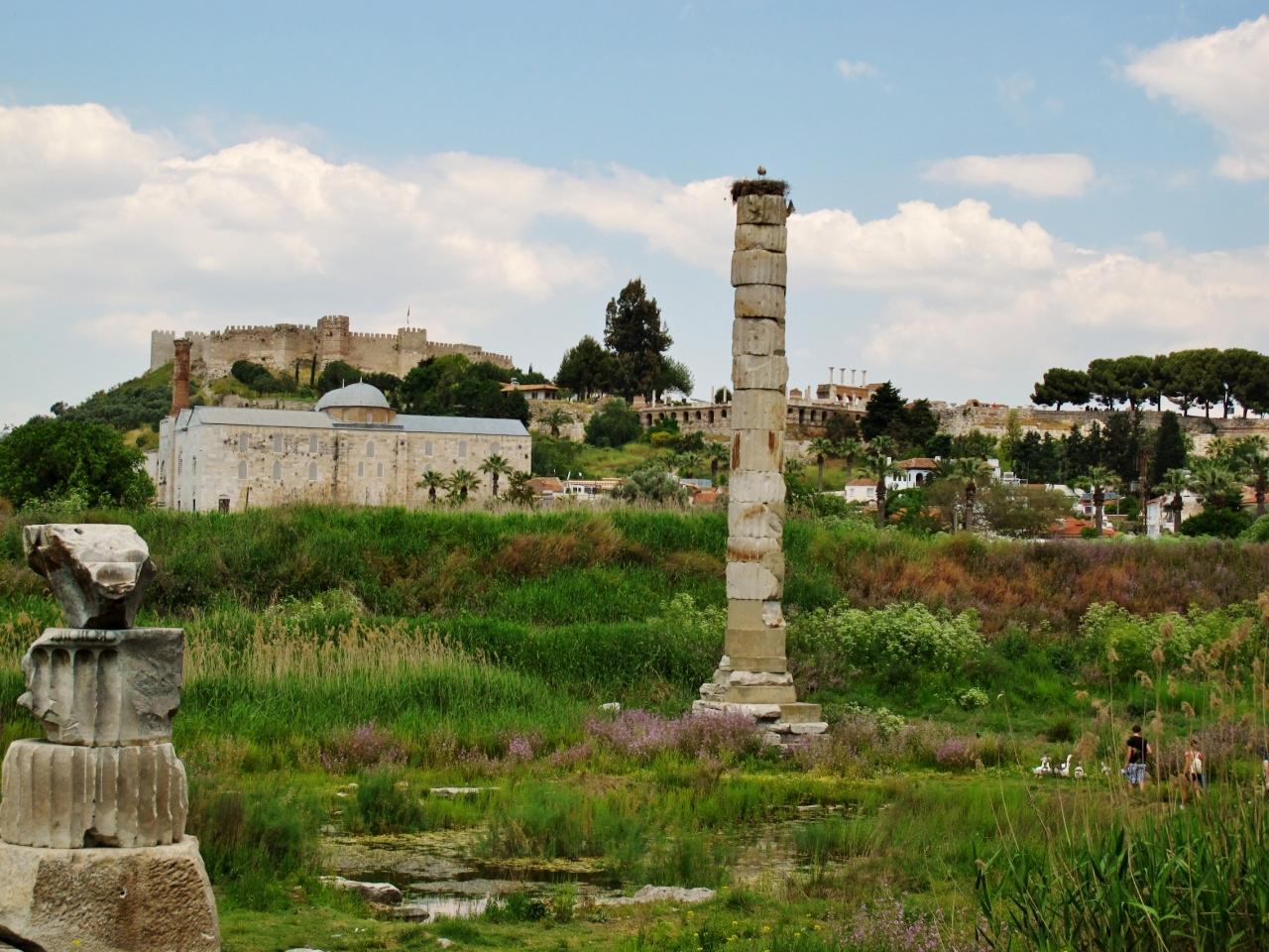 トルコ45 エフェス遺跡ｆ アルテミス神殿の遺構は柱一本 世界七不思議の謎は エフェス遺跡周辺 トルコ の旅行記 ブログ By マキタンさん フォートラベル