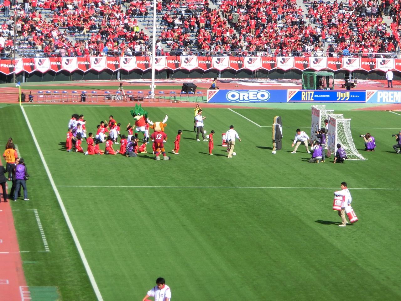 赤く染まった国立競技場 ２０１１ナビスコファイナル 信濃町 千駄ヶ谷 東京 の旅行記 ブログ By Tuktukさん フォートラベル