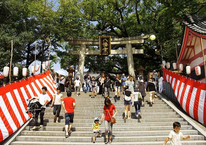 勇壮ふとん太鼓 堺市 百舌鳥八幡宮の月見祭り その 宮出編 堺 大阪 の旅行記 ブログ By Mill Reefさん フォートラベル