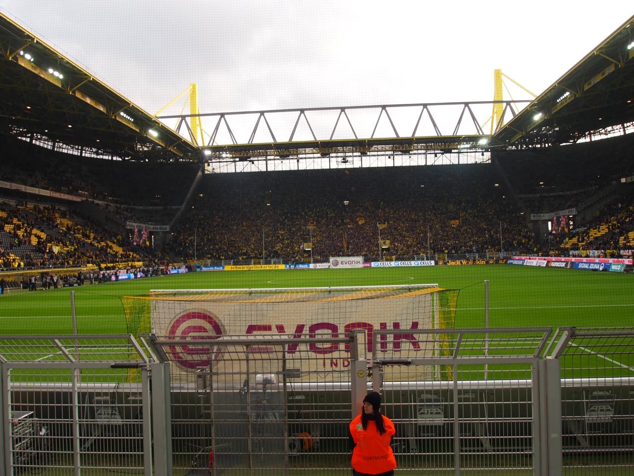 11年秋 ヨーロッパ3都物語 Bundesliga Borussia Dortmund Vs Schalke04 Signal Iduna Park ドルトムント ドイツ の旅行記 ブログ By なおこさん フォートラベル