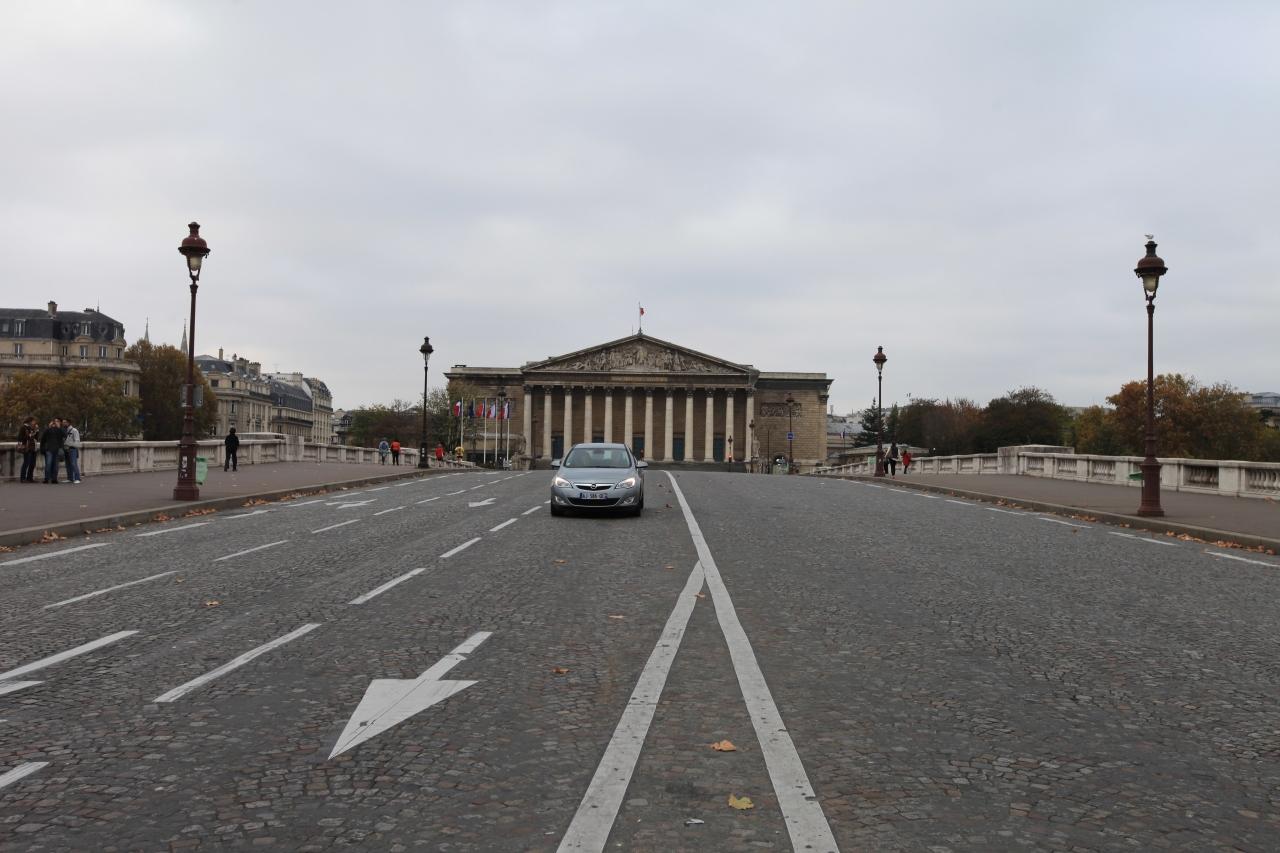 欧州旅行23日目 パリ街歩き コンコルド橋とブルボン宮殿 パリ フランス の旅行記 ブログ By みにくまさん フォートラベル
