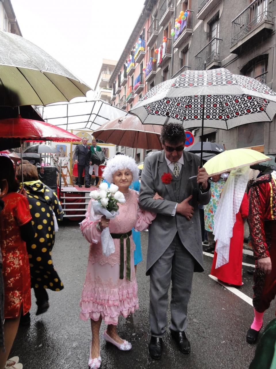 街中が仮装するトローサのカーニバル バスク地方 スペイン の旅行記 ブログ By Milfloresさん フォートラベル