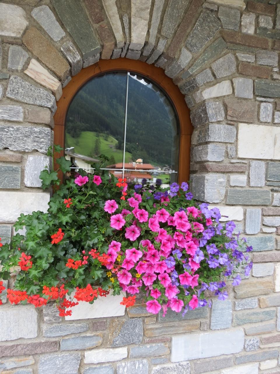 12年夏 チロル旅行記 12 チロルのベランダガーデニング Vitalhotel Edelweissのお花 チロル オーストリア の旅行記 ブログ By 旅するうさぎさん フォートラベル