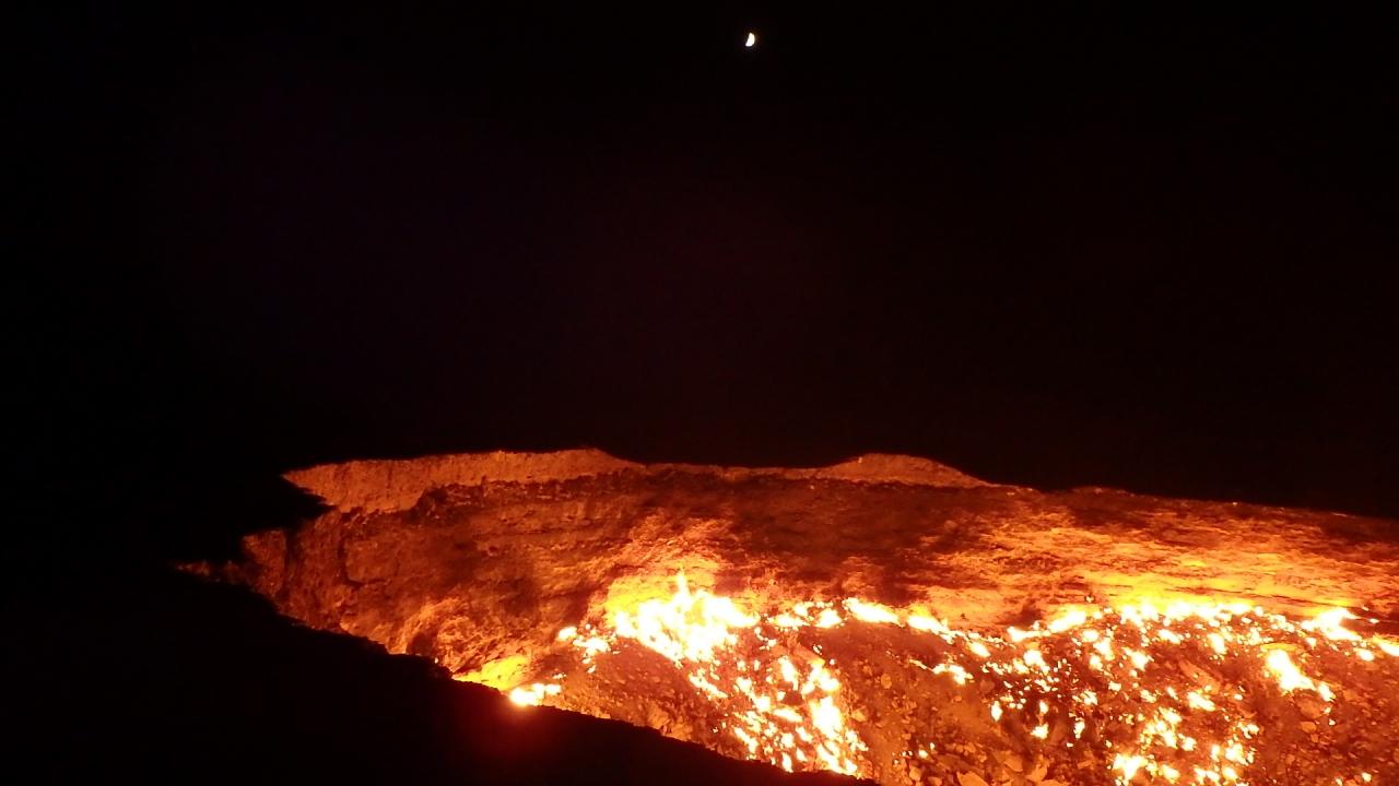 40年以上燃え続けている 地獄の門 ダルワザ トルクメニスタン その他の都市 トルクメニスタン の旅行記 ブログ By 隠居人はせじぃさん フォートラベル
