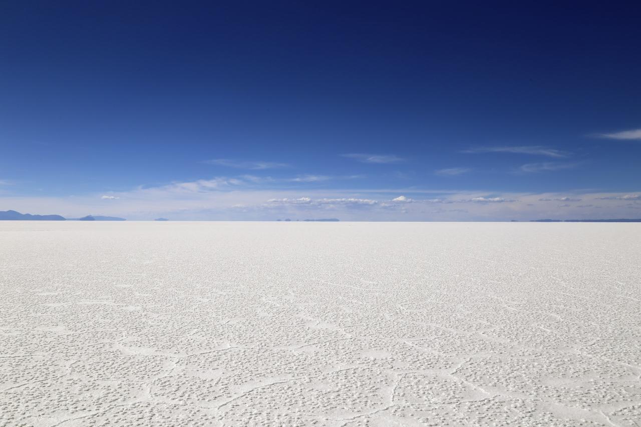 ウユニ塩湖 絶景 アンデス山脈が生んだ奇跡の塩湖 フォートラベル