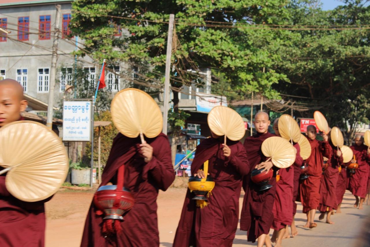 ミャンマーの僧侶 その生活の一端 その他の都市 ミャンマー の旅行記 ブログ By Ipekiasaさん フォートラベル