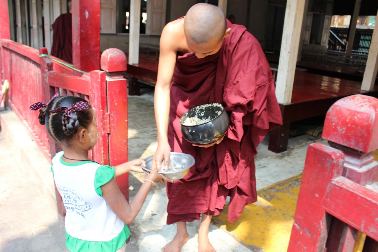 ミャンマーの僧侶 その生活の一端 その他の都市 ミャンマー の旅行記 ブログ By Ipekiasaさん フォートラベル