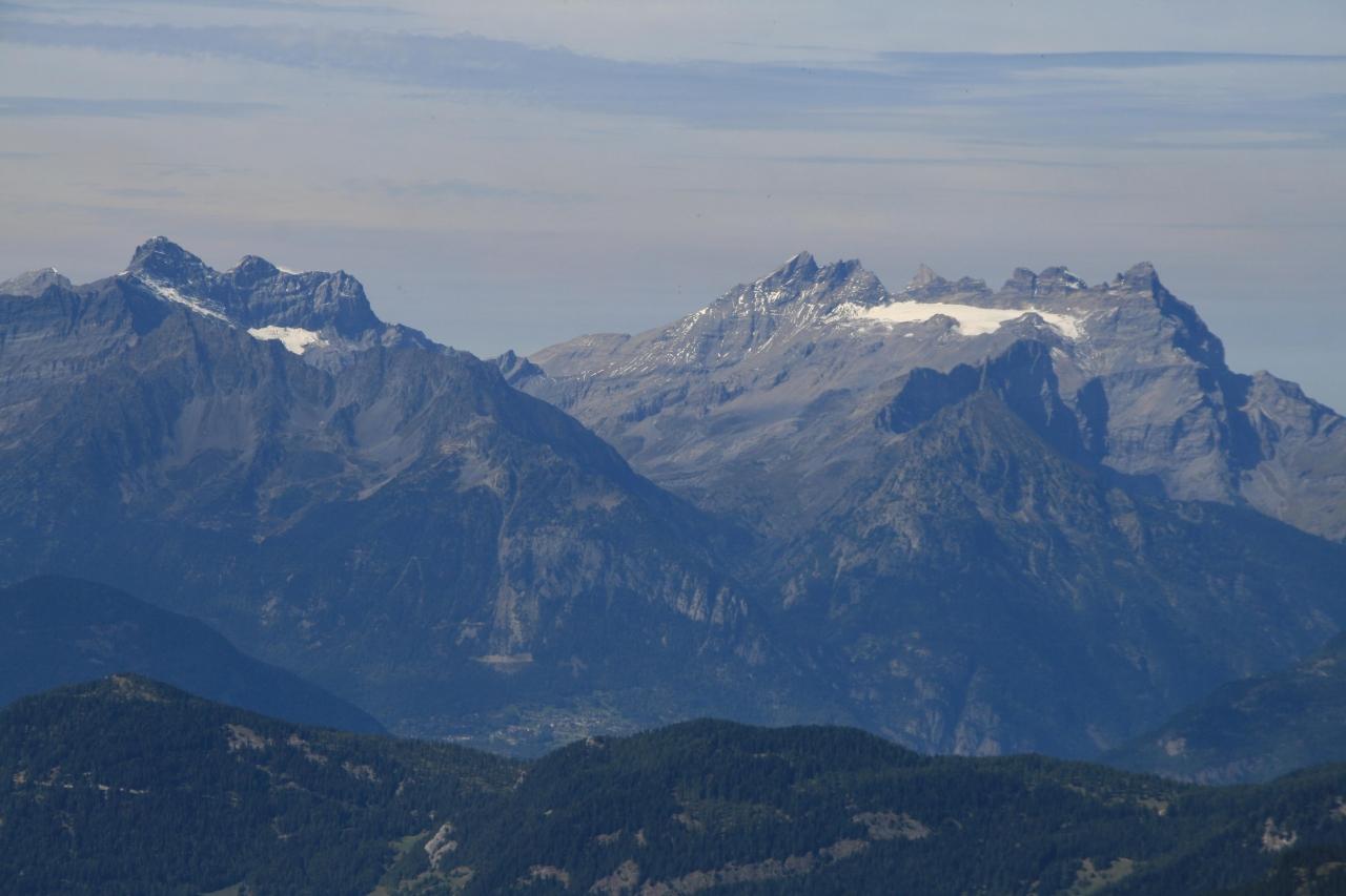 『グランコンバン(4314m)とモンブラン(4810m)を楽しめる、モンフォール小屋からテルマン峠(2648m)へのハイキング』ヴェルビエ