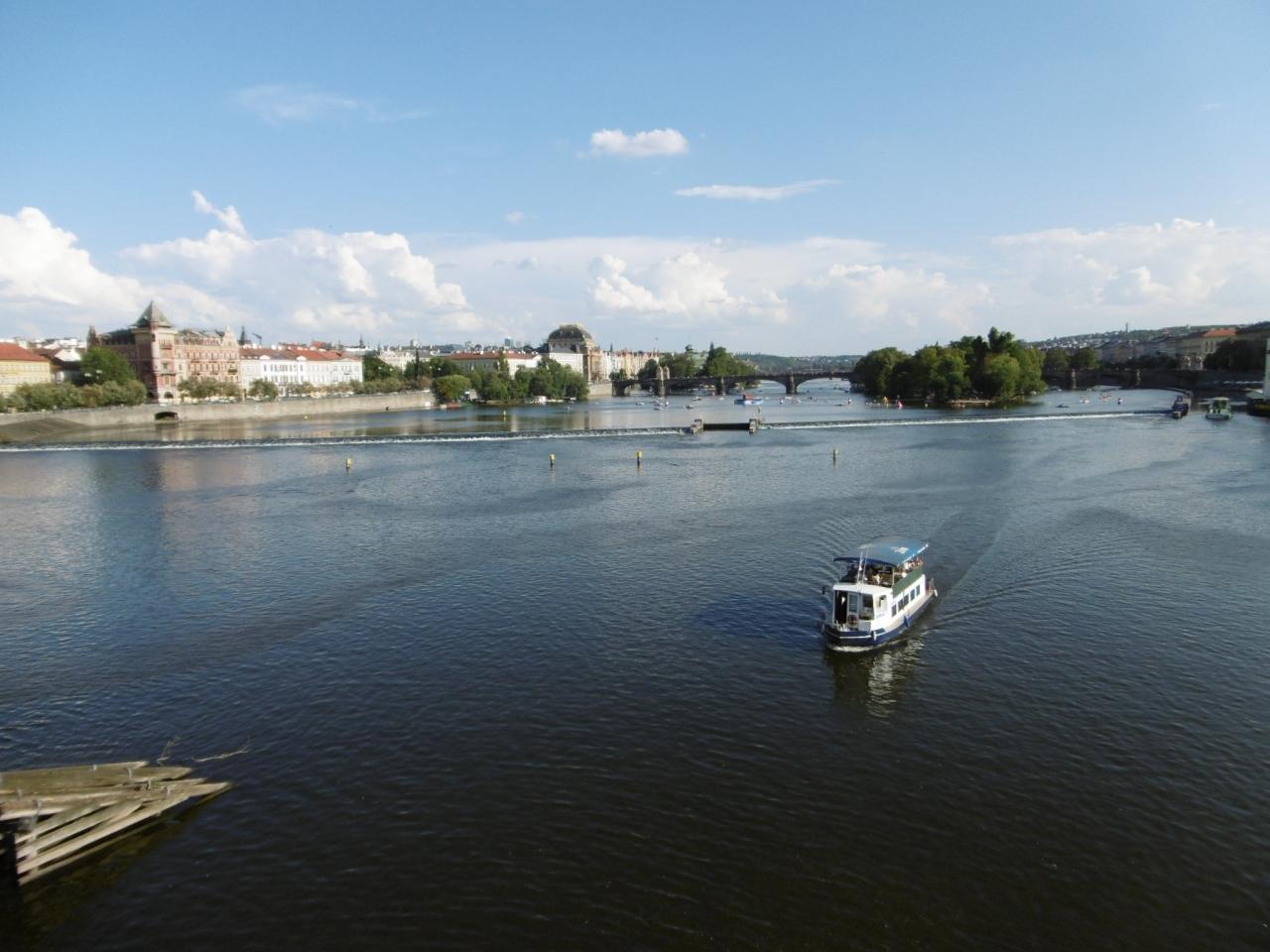 プラハ観光 モルダウ川に架かるカレル橋に立って悠久のプラハを感じてみよう プラハ チェコ の旅行記 ブログ By Funasanさん フォートラベル