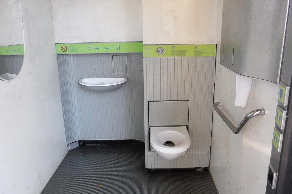 『パリの公衆トイレ』パリ(フランス)の旅行記・ブログ by くわさん【フォートラベル】
