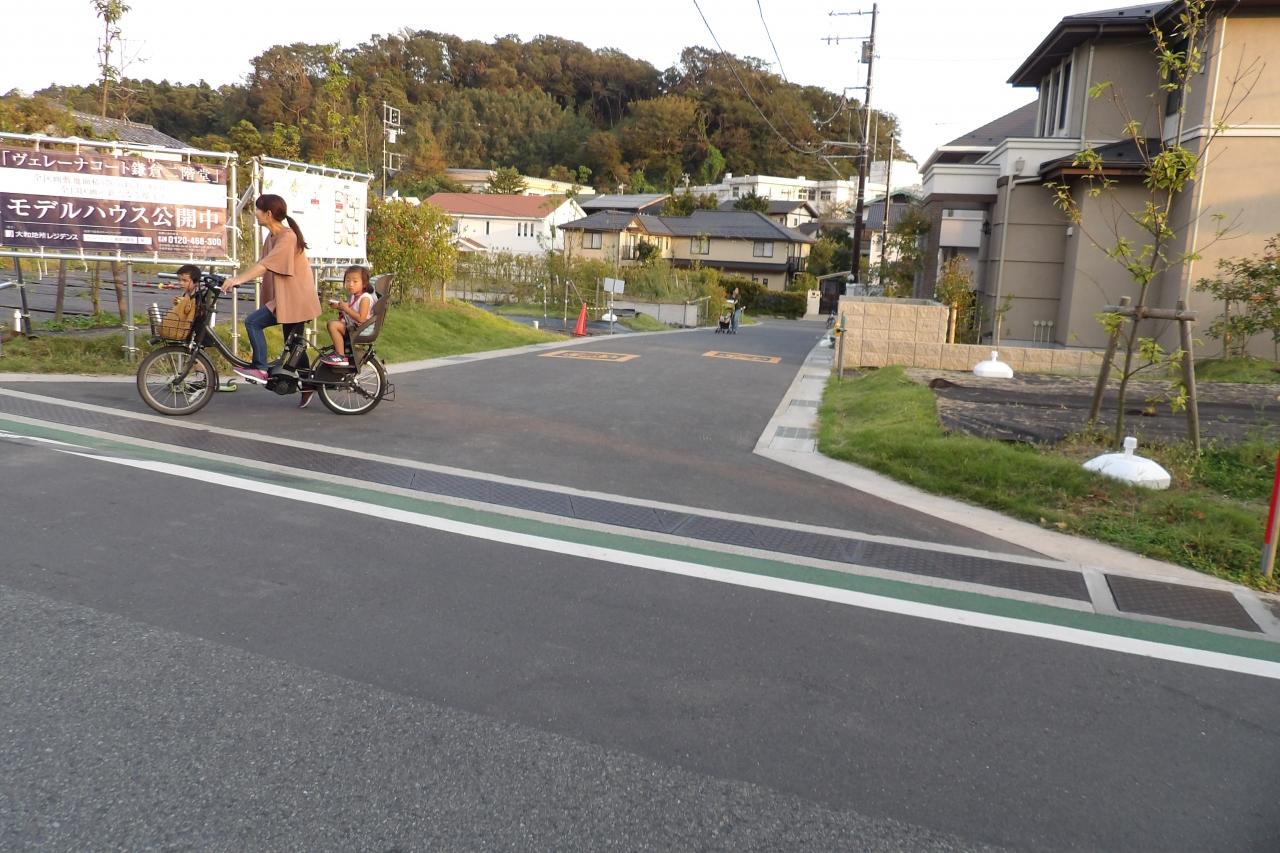 コンクリートの所で自転車の連絡