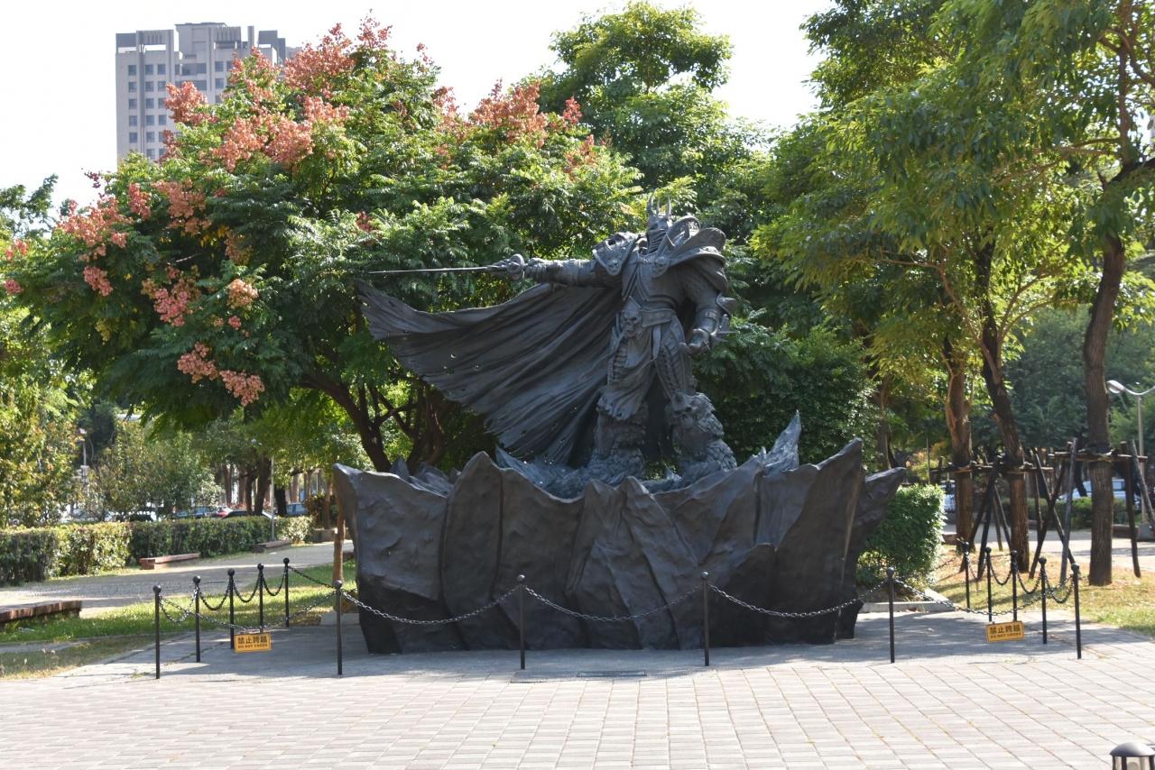 19 台湾の旅 台中 5 3 草悟道 阿薩斯雕像 台中 台湾 の旅行記 ブログ By Y E Huangさん フォートラベル