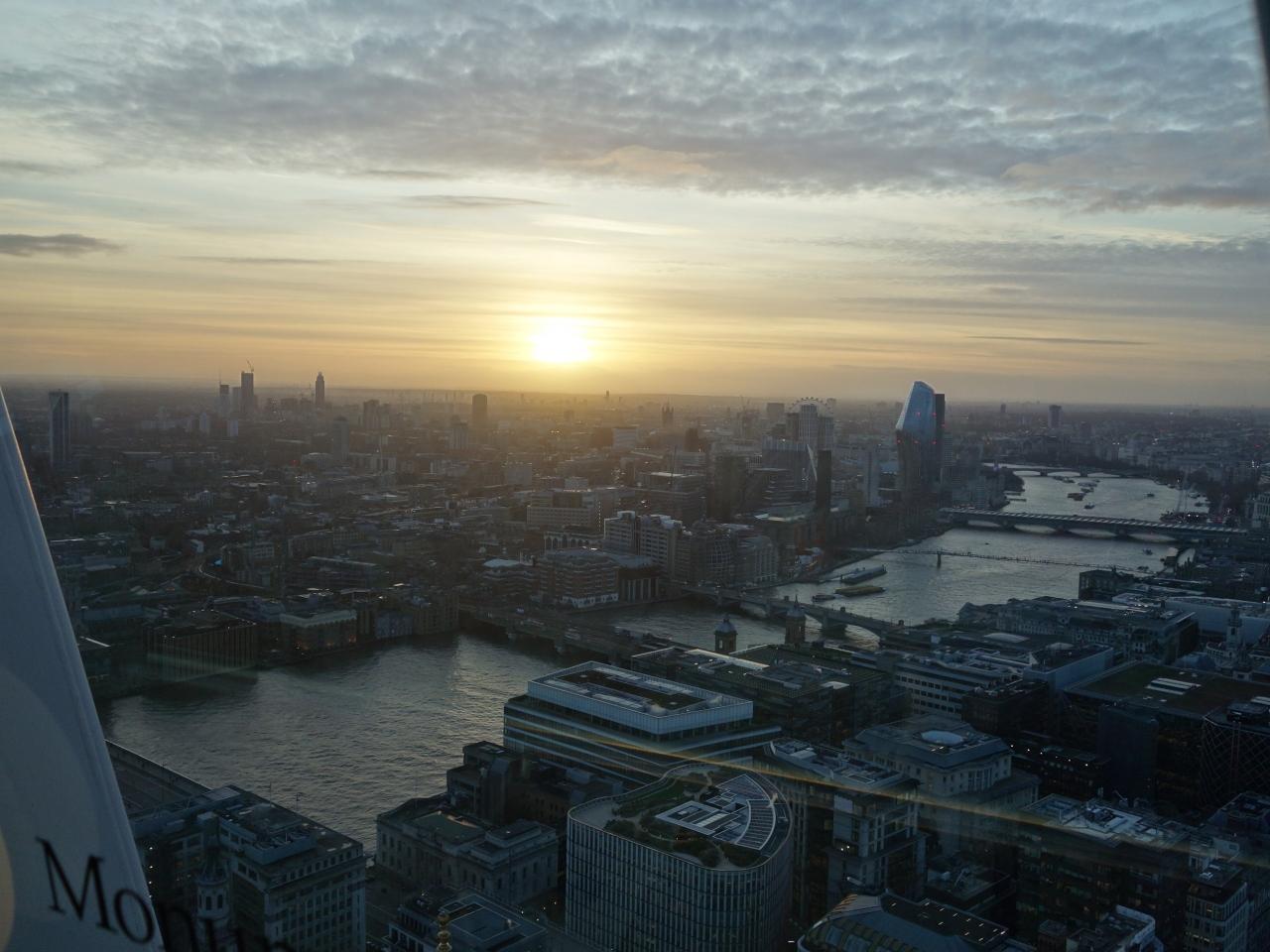 London 1 9 Sky Garden で夕日を見る そして ライトアップのはじまるロンドンを見下す ロンドン イギリス の旅行記 ブログ By Nomonomoさん フォートラベル