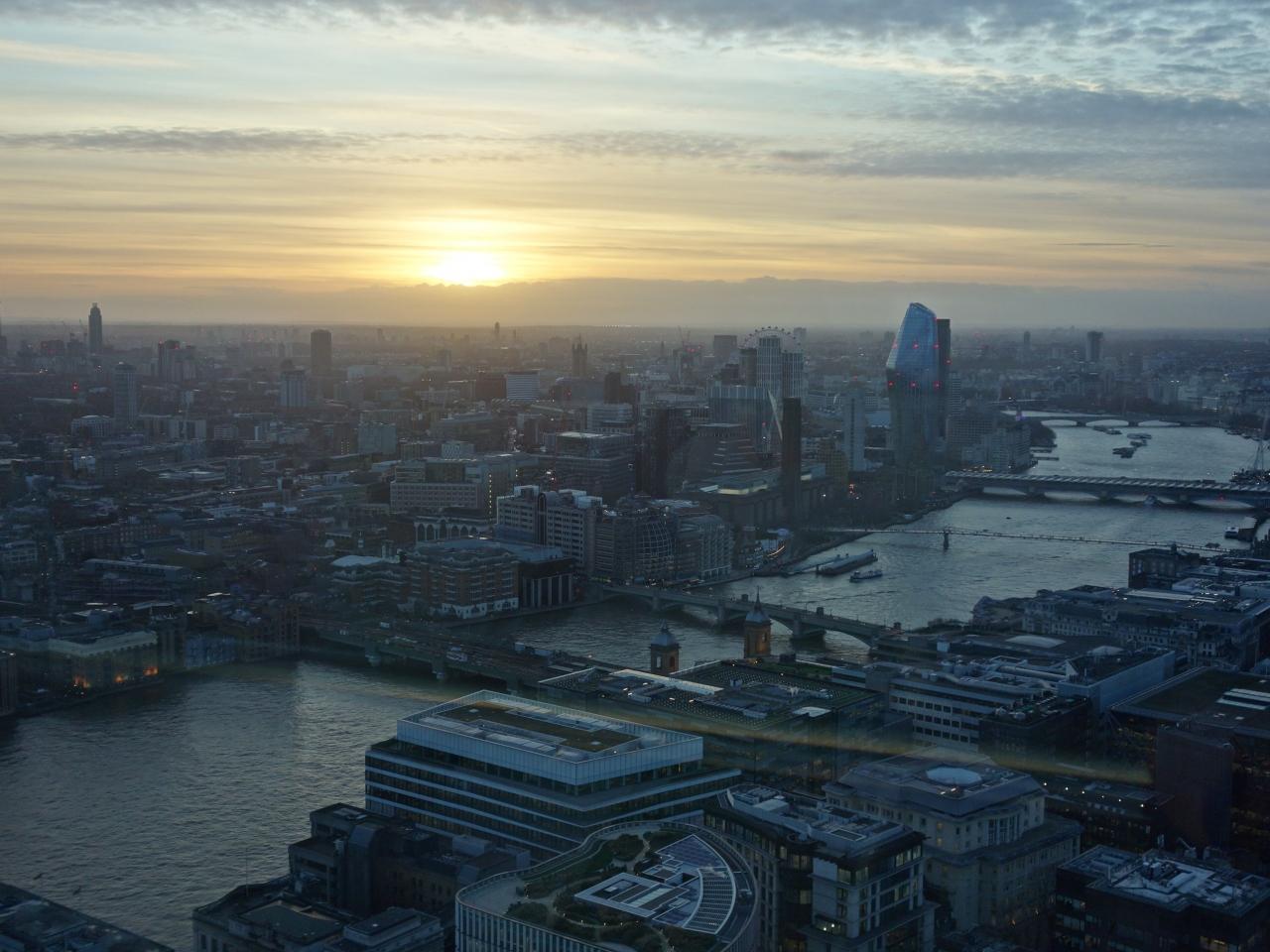 London 1 9 Sky Garden で夕日を見る そして ライトアップのはじまるロンドンを見下す ロンドン イギリス の旅行記 ブログ By Nomonomoさん フォートラベル