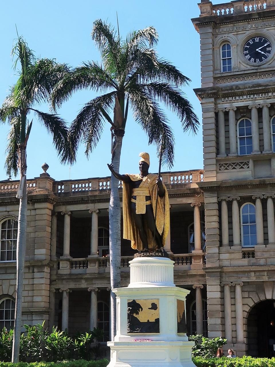 Oahu 3 カメハメハ1世 像 イオラニ宮殿の前で 記念写真の人気スポット ホノルル ハワイ の旅行記 ブログ By マキタンさん フォートラベル