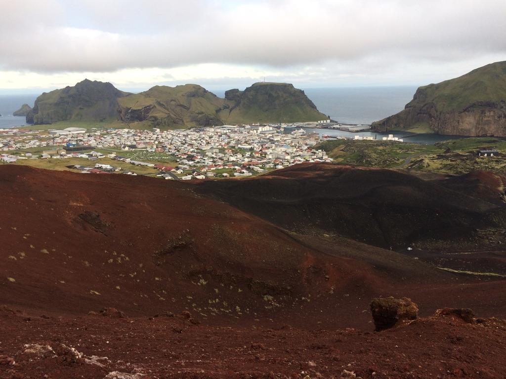 パフィンには会えず アイスランドの旅 ３日目 ヴェストマン諸島 ヨークルスアゥルロゥン ヴィーク アイスランド の旅行記 ブログ By はまぐりさん フォートラベル