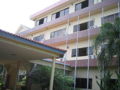 サリナ　ホテル